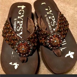 Size 7 fancy sandals with jewels and beautiful details